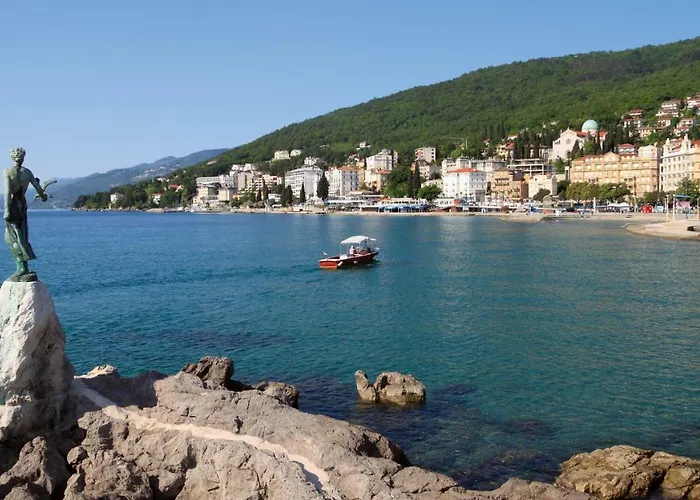 Stefani Οπατία